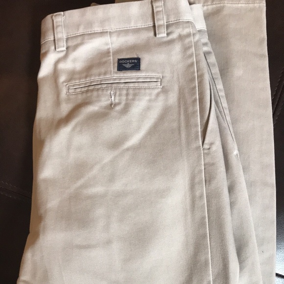 Men’s Docker khaki pants - Picture 1 of 2